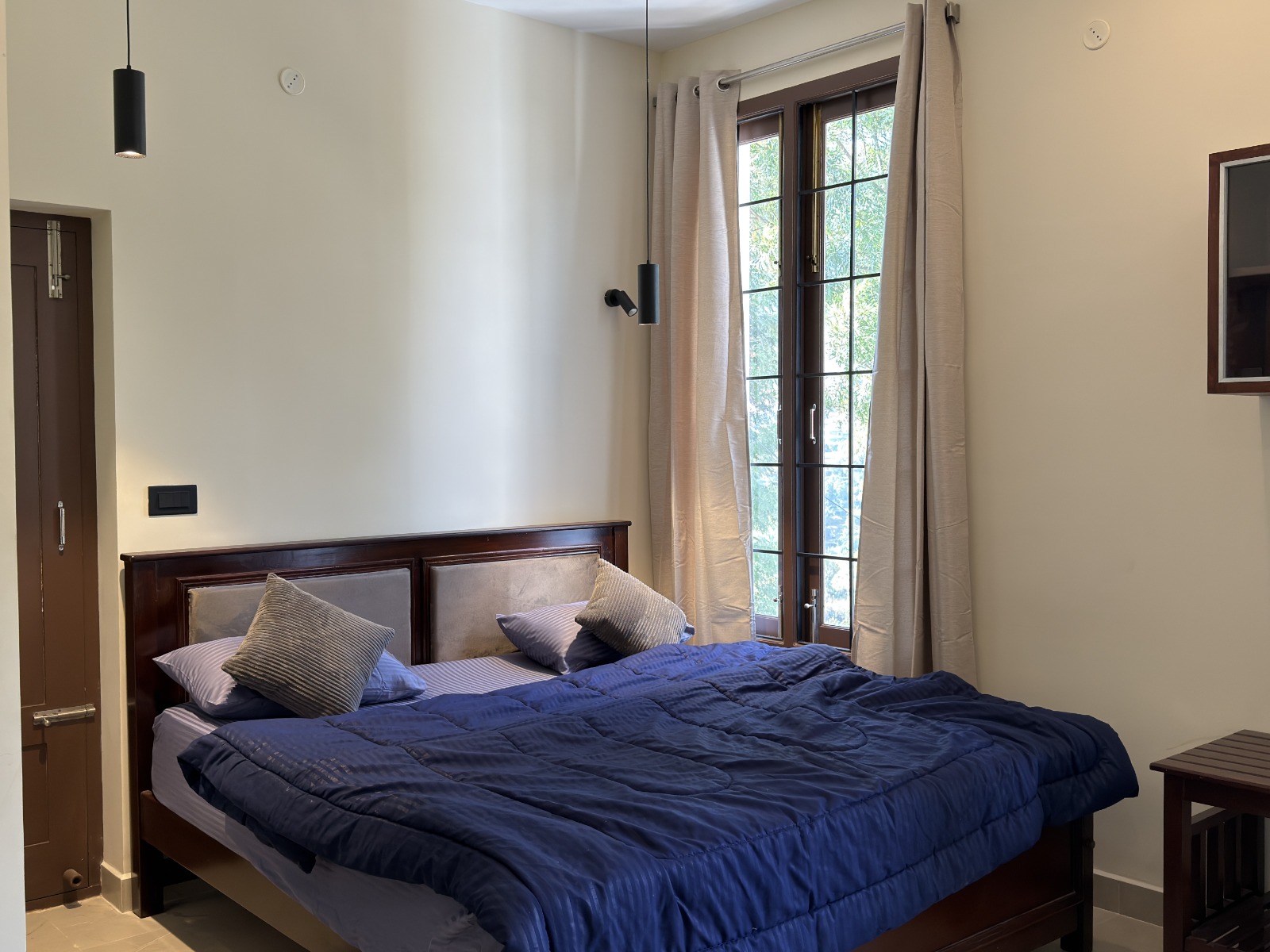 First Floor Independent Suite 1